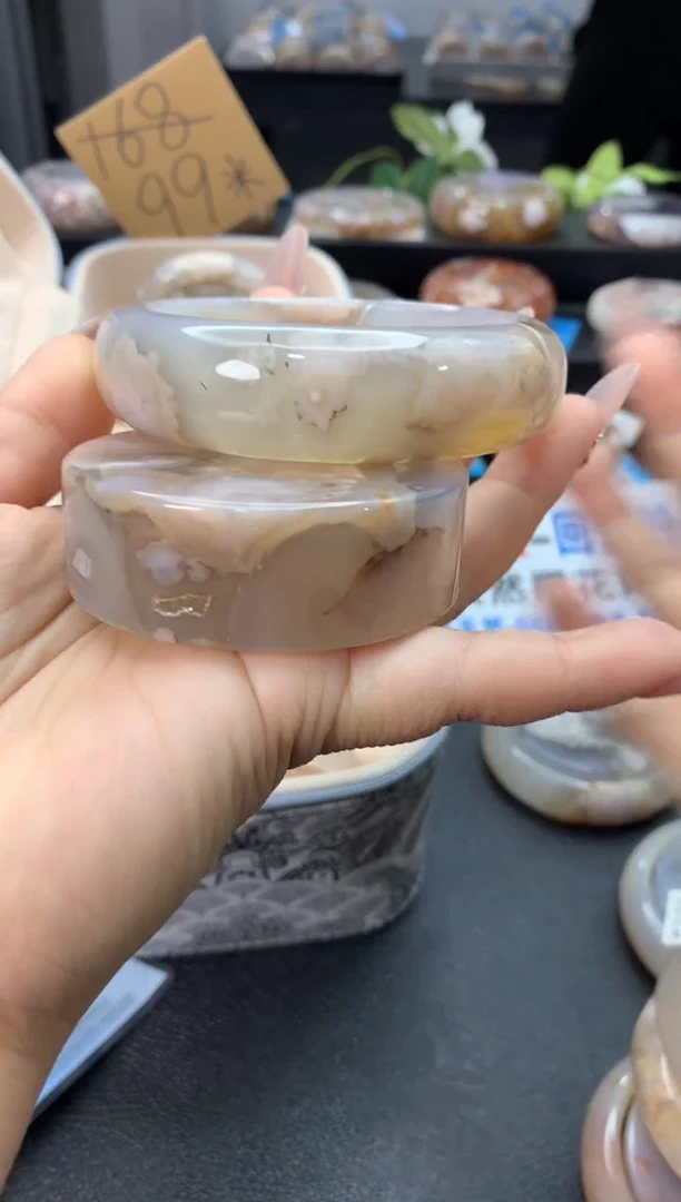 未镶嵌手镯石英质玉（62-63圈口）赠送镯心 无证书