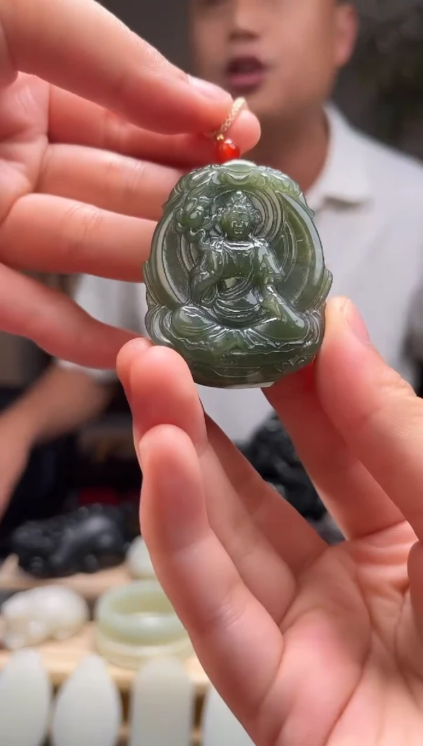 颈饰未镶嵌和田玉吊坠