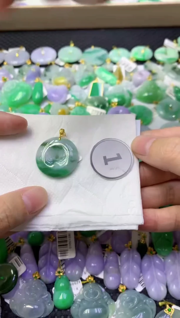 颈饰未镶嵌翡翠天然缅甸翡翠A货