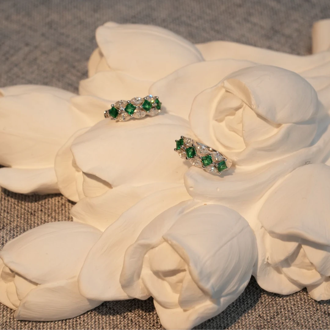 高端优雅祖母绿耳钉