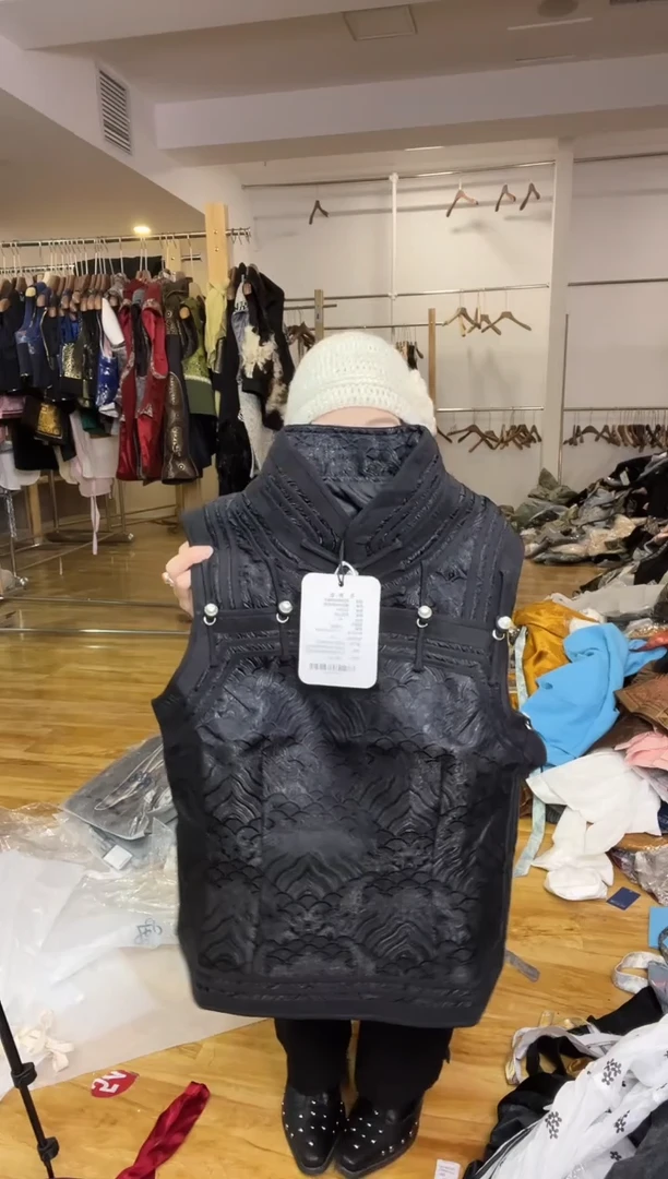 马甲       M码       80-105斤