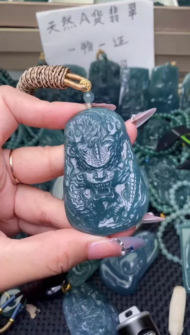 翡翠未镶嵌颈饰