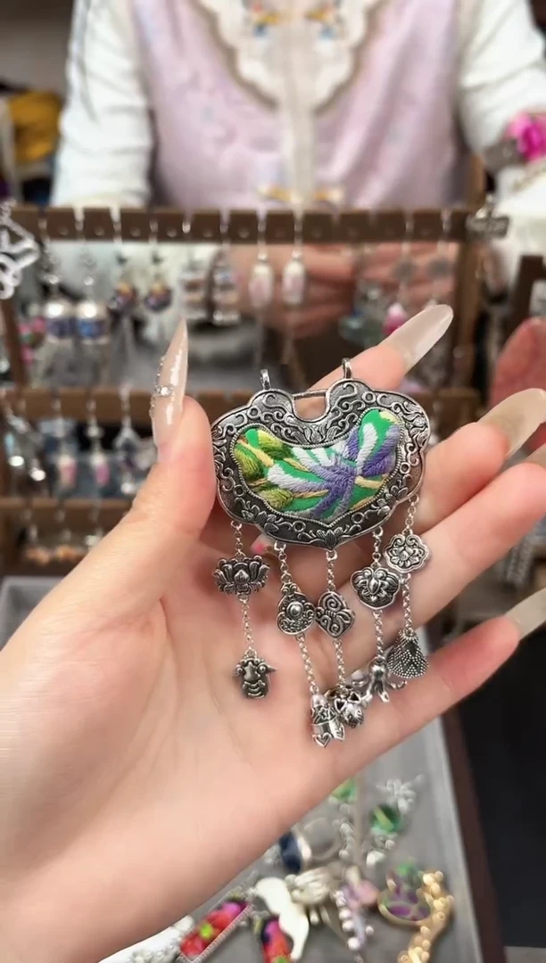 织绣@**婷民族风非遗老绣苗银饰品182