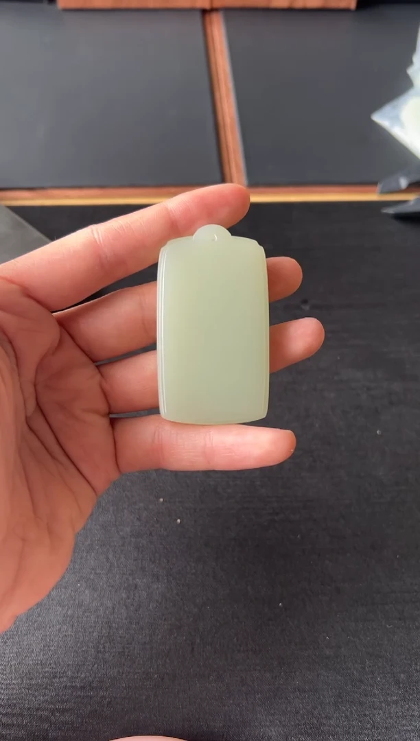 【闪购商品】和田玉吊坠(赠链)未镶嵌且末微色差迪克兰