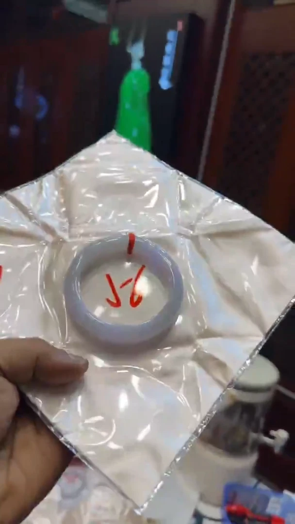 未镶嵌手镯翡翠手镯包容价