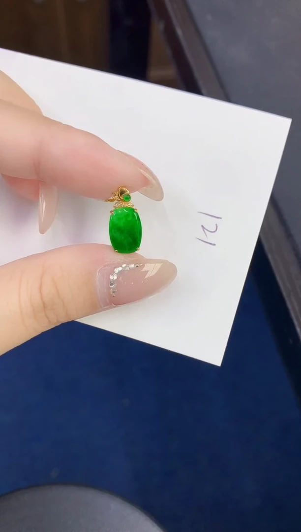 颈饰18K金镶嵌翡翠缅甸天然翡翠A货