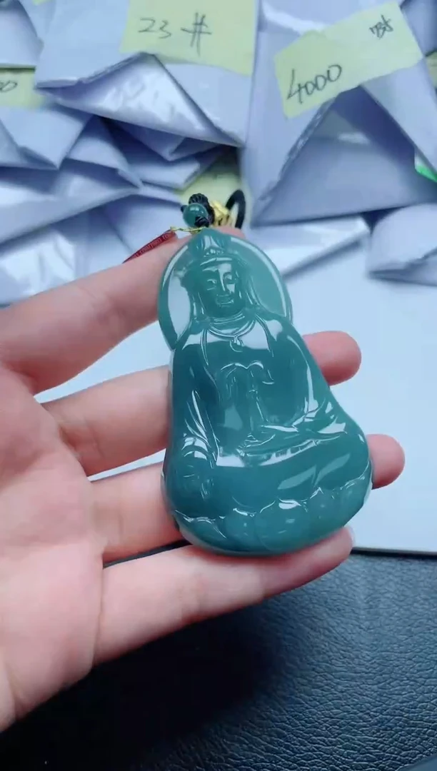 翡翠未镶嵌颈饰