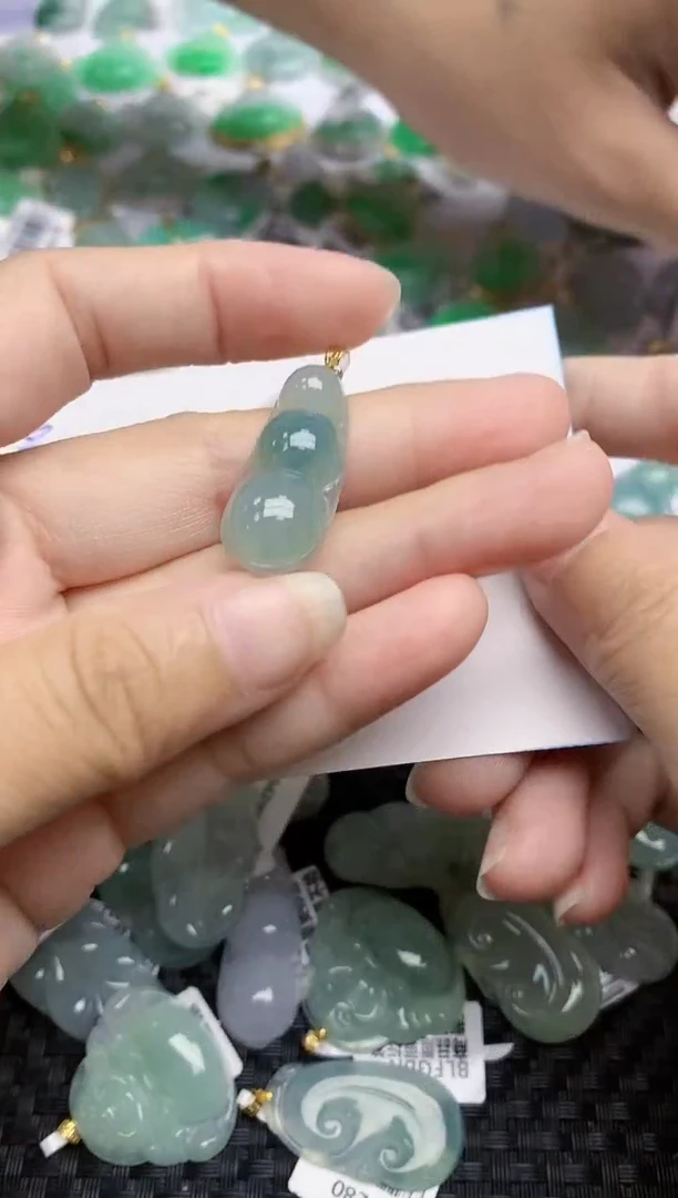 翡翠18K金镶嵌颈饰天然翡翠A货