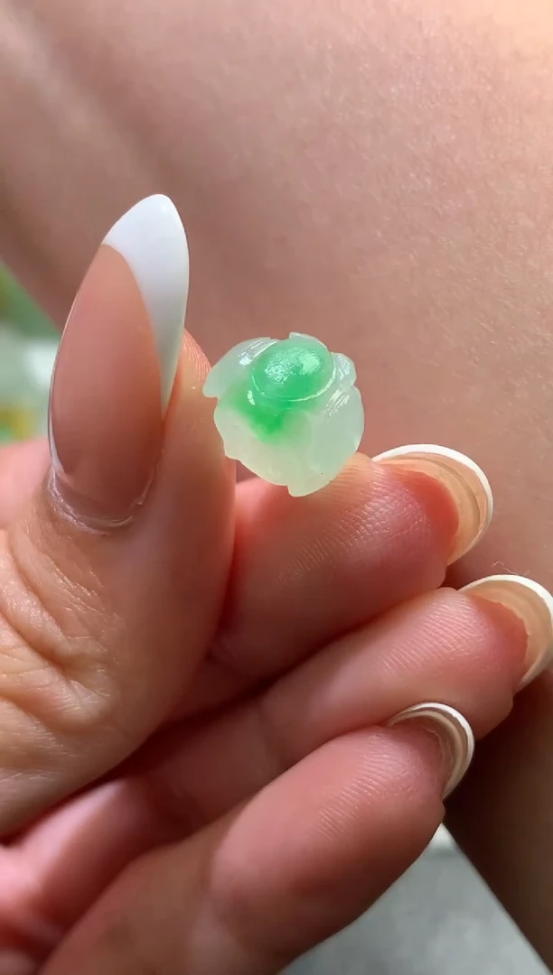 未镶嵌定制翡翠毛货 10.5-7.8