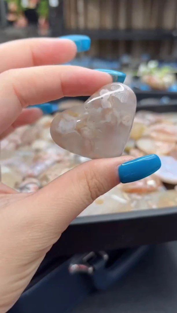 颈饰未镶嵌石英质玉700微瑕