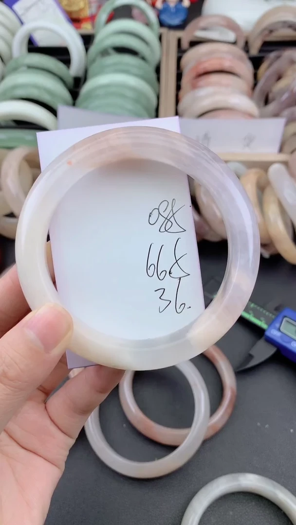 未镶嵌手镯石英质玉085