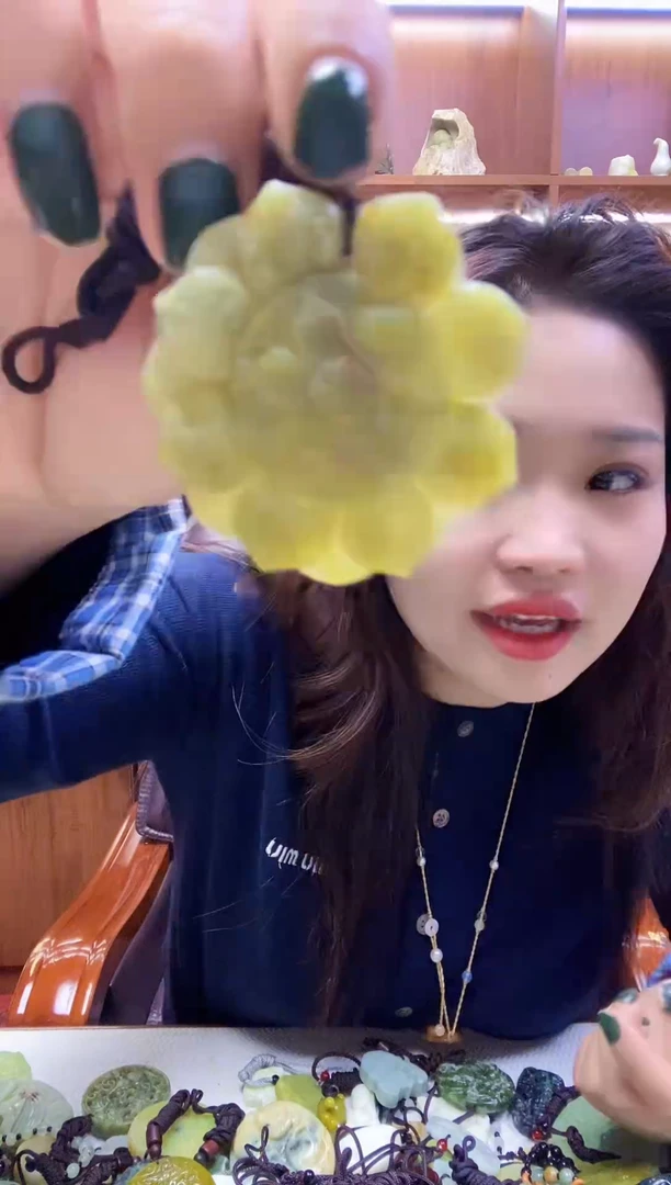 未镶嵌蛇纹石玉吊坠