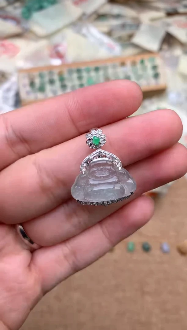 18K金镶嵌挂件翡翠一