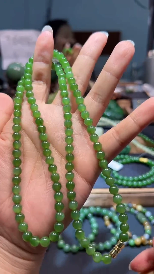 颈饰未镶嵌和田玉（碧玉）多样性发一