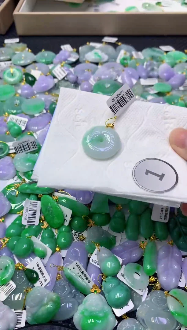 颈饰未镶嵌翡翠天然缅甸翡翠A货