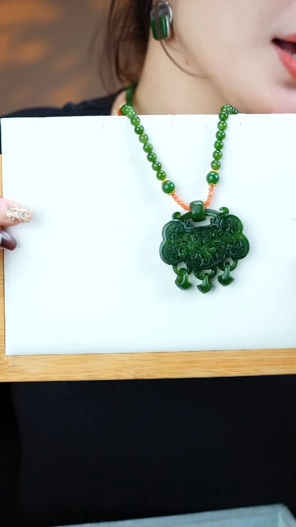 颈饰未镶嵌和田玉（碧玉）如意锁111
