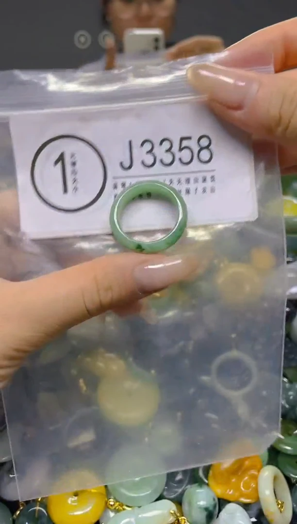 颈饰未镶嵌翡翠20MM/ J /翡翠A货，一件也是批发价