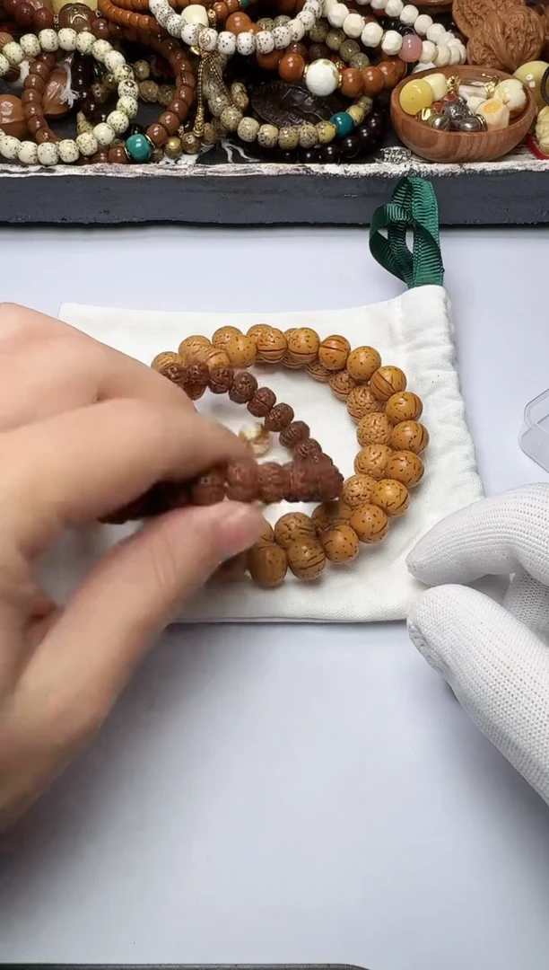 金刚桃核沁色腊hy