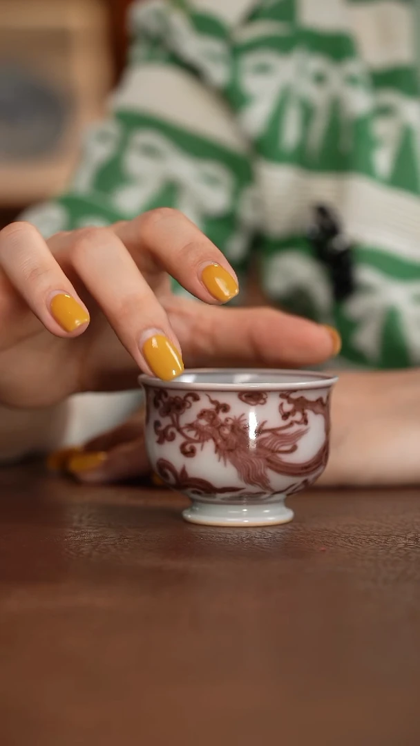 釉里红螭龙纹炉式杯