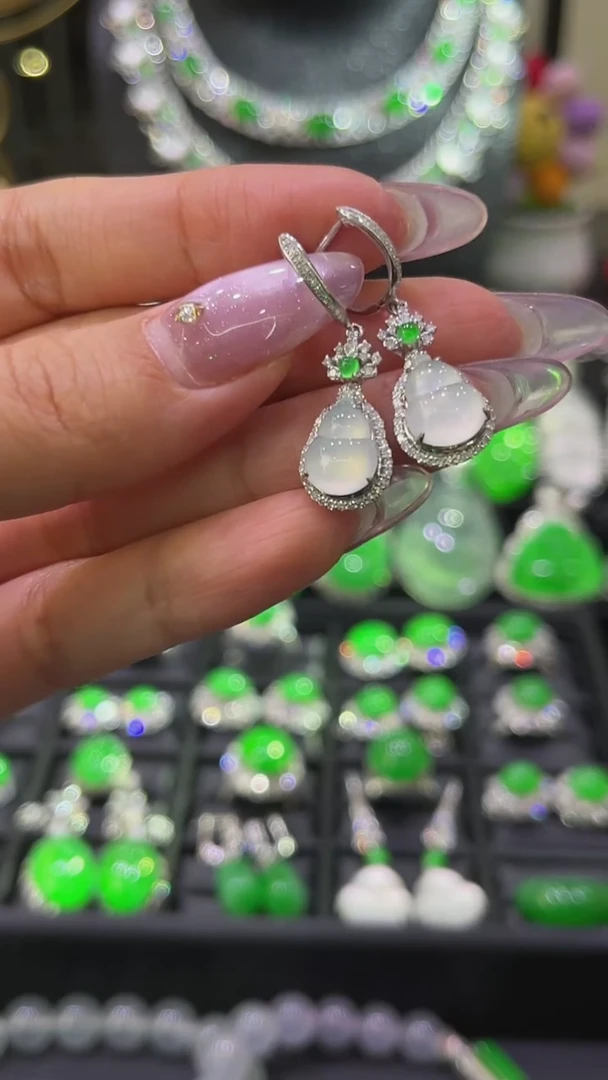 18K金镶嵌翡翠耳饰耳坠