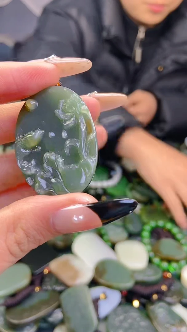 颈饰未镶嵌和田玉1