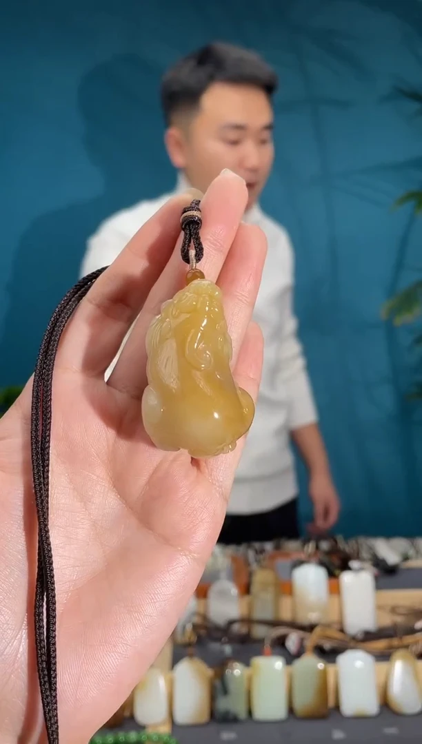 颈饰未镶嵌和田玉1