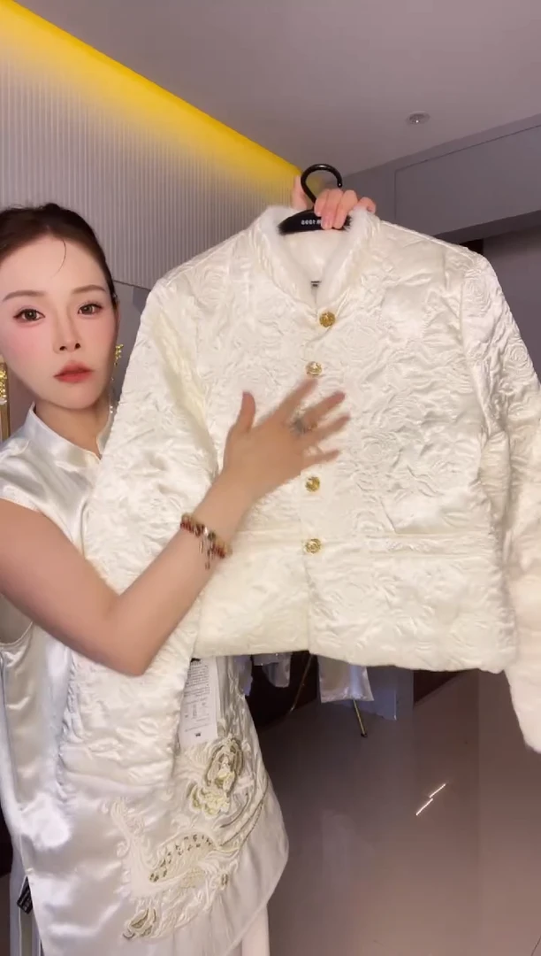 810  小香重工扣 米白  M 80-100