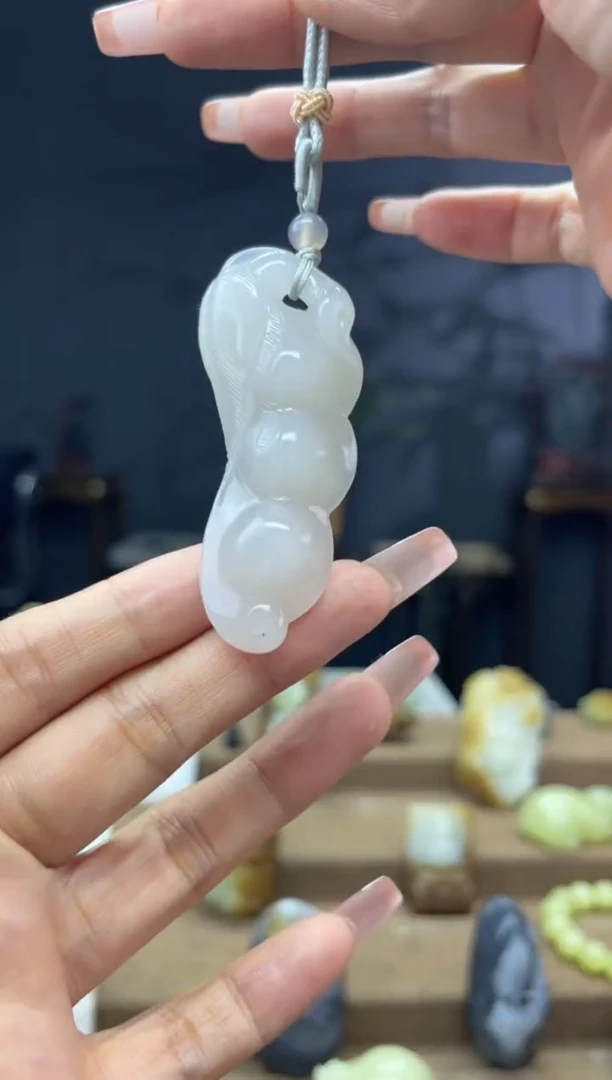 颈饰未镶嵌和田玉1