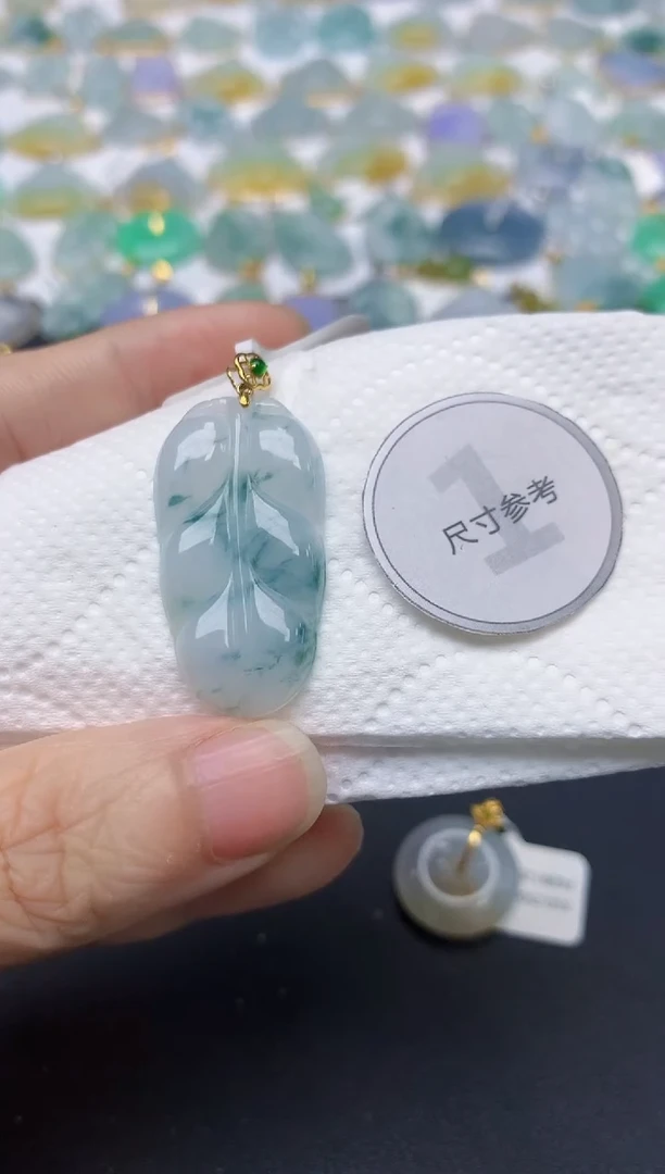 翡翠18K金镶嵌颈饰天然缅甸A货翡翠