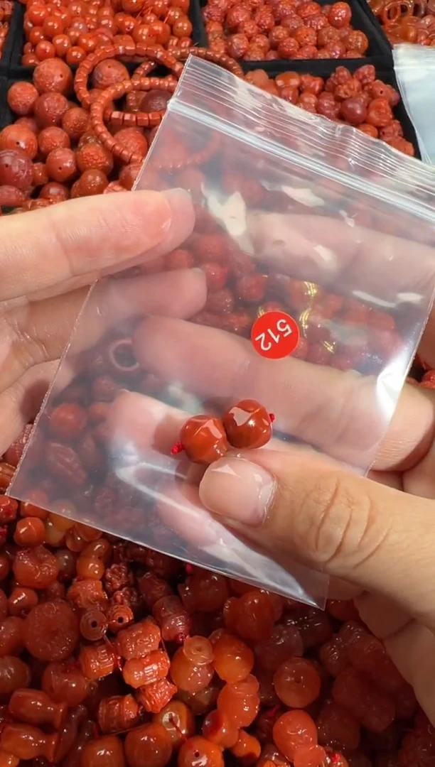南红玛瑙未镶嵌颈饰1