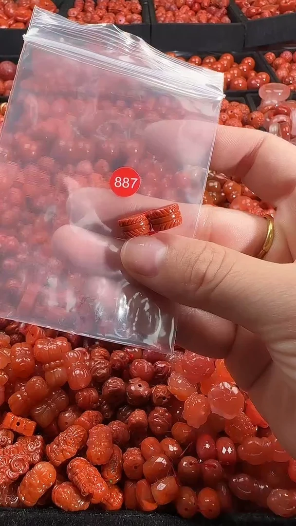 颈饰未镶嵌南红玛瑙1