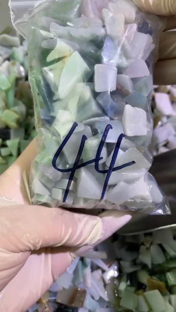 【闪购商品】翡翠颈饰未镶嵌天然翡翠边角小号500克44