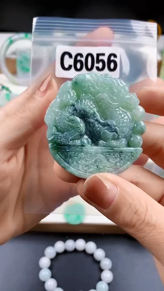 颈饰未镶嵌翡翠天然翡翠吊坠挂件
