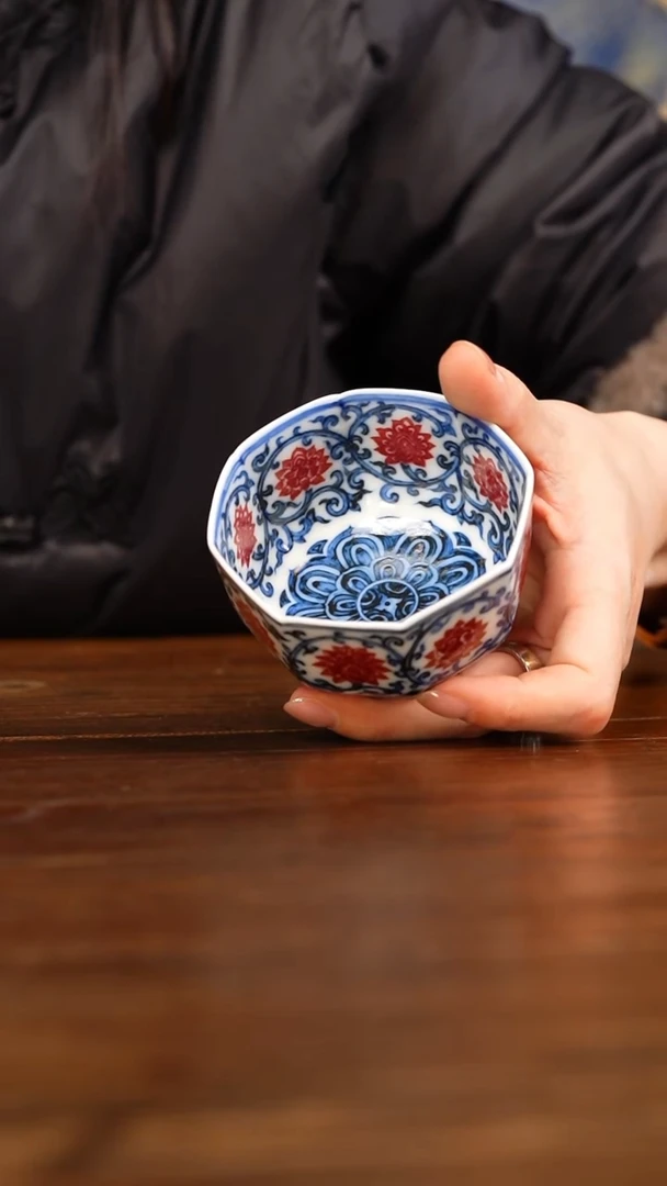 青花釉里红双勾莲八方杯