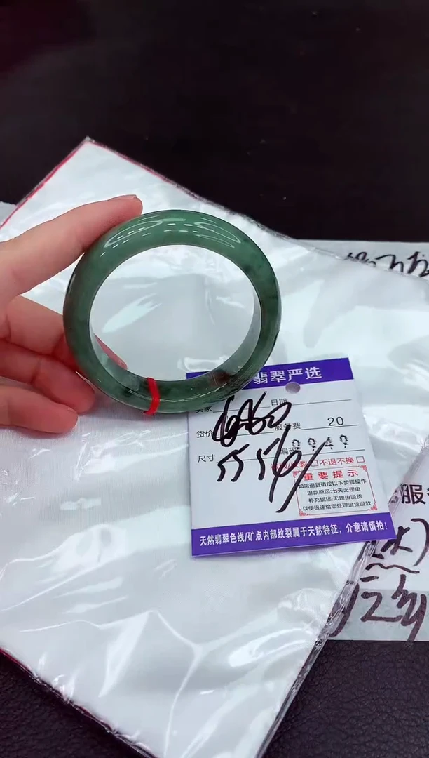 翡翠手镯未镶嵌1111111111111111