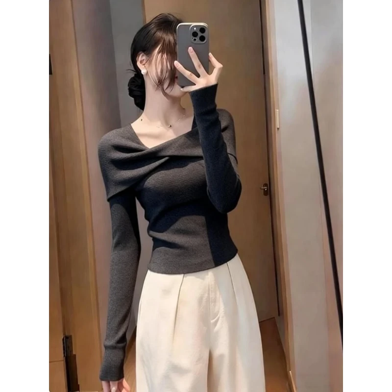 法式褶皱扭结打底针织衫女秋冬新款独特收腰修身显瘦内搭长袖上衣