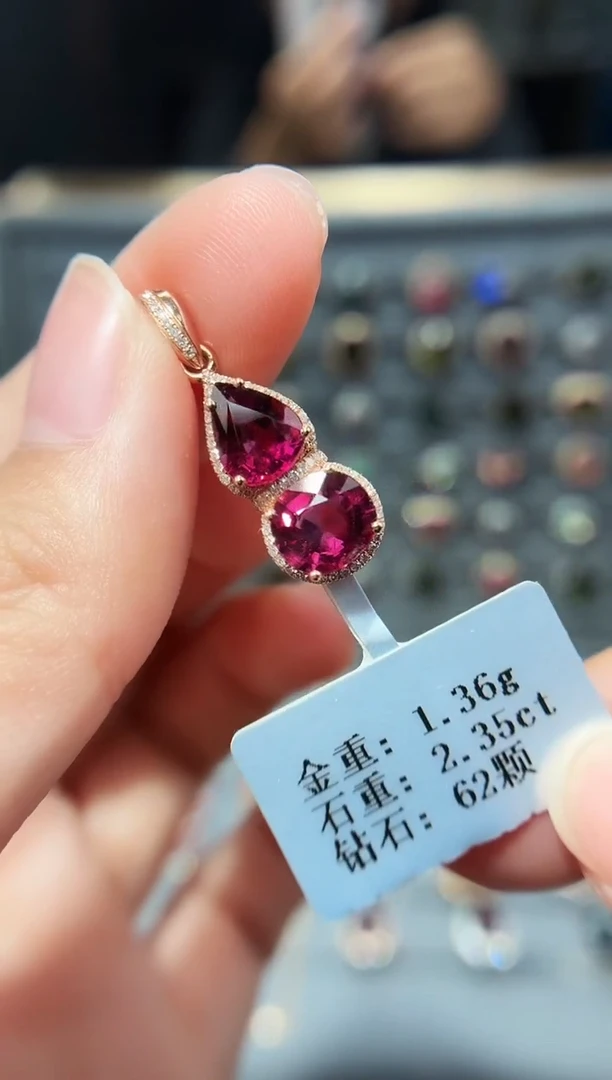 颈饰18K金镶嵌碧玺2.35.