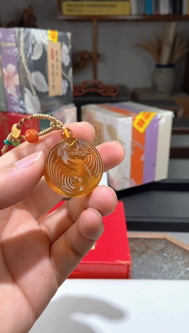 琥珀颈饰未镶嵌金棕珀太极龙