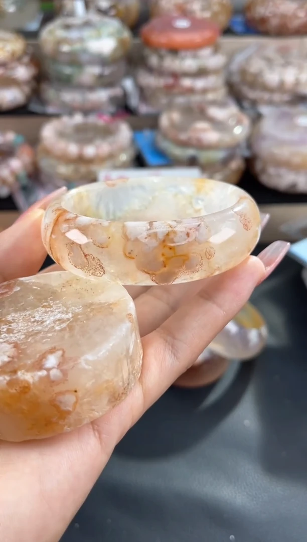 未镶嵌手镯石英质玉54