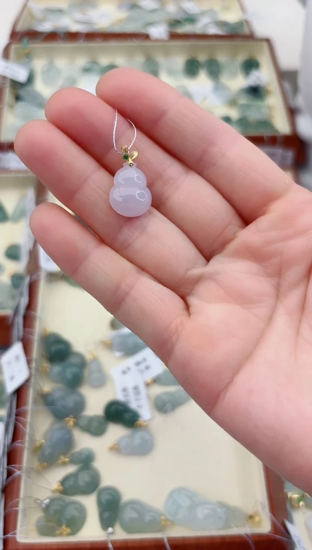 翡翠18K金镶嵌颈饰小葫芦