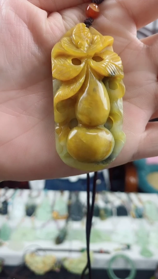 未镶嵌岫玉颈饰1