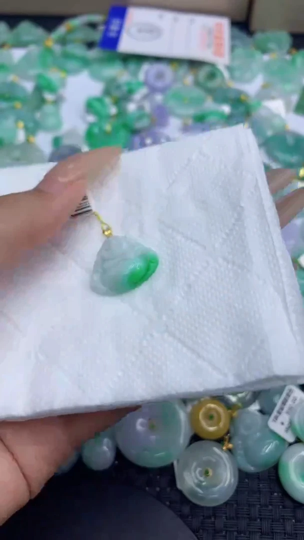 颈饰18K金镶嵌翡翠天然缅甸A货翡翠