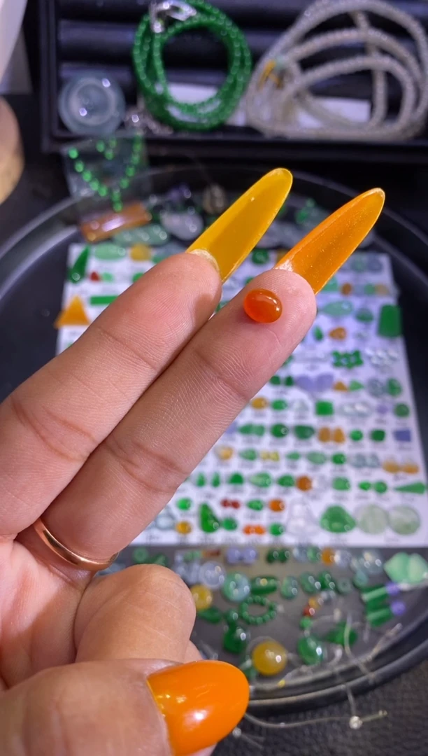 未镶嵌挂件翡翠蛋面