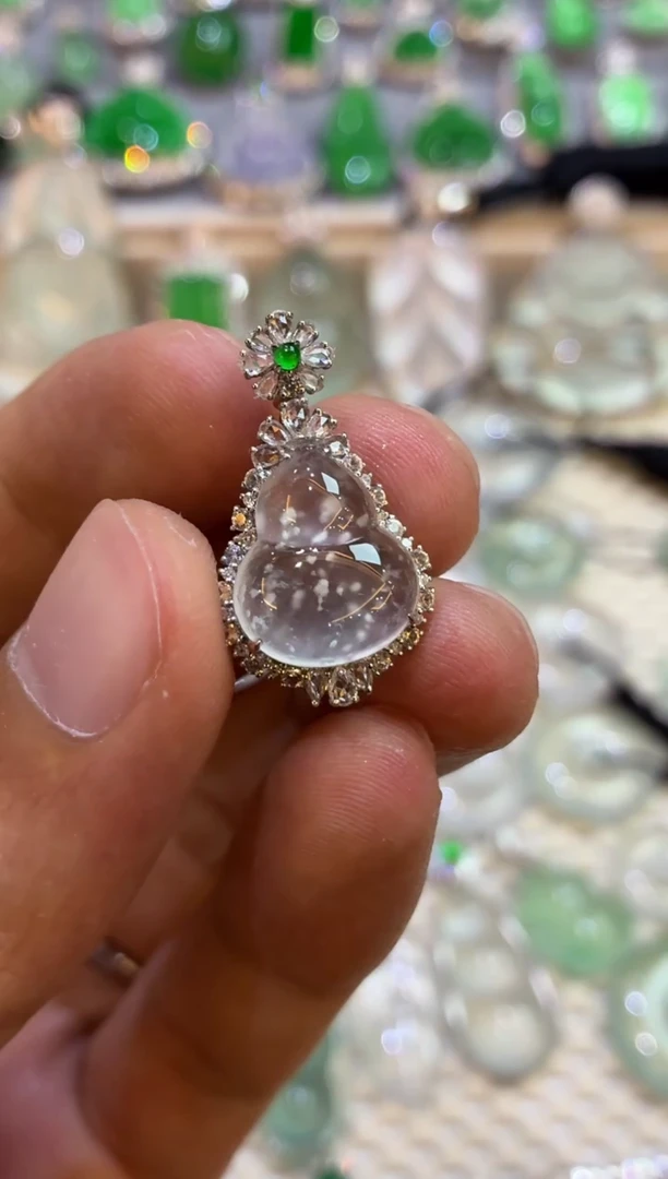 吊坠(不含链)18K金镶嵌翡翠葫芦