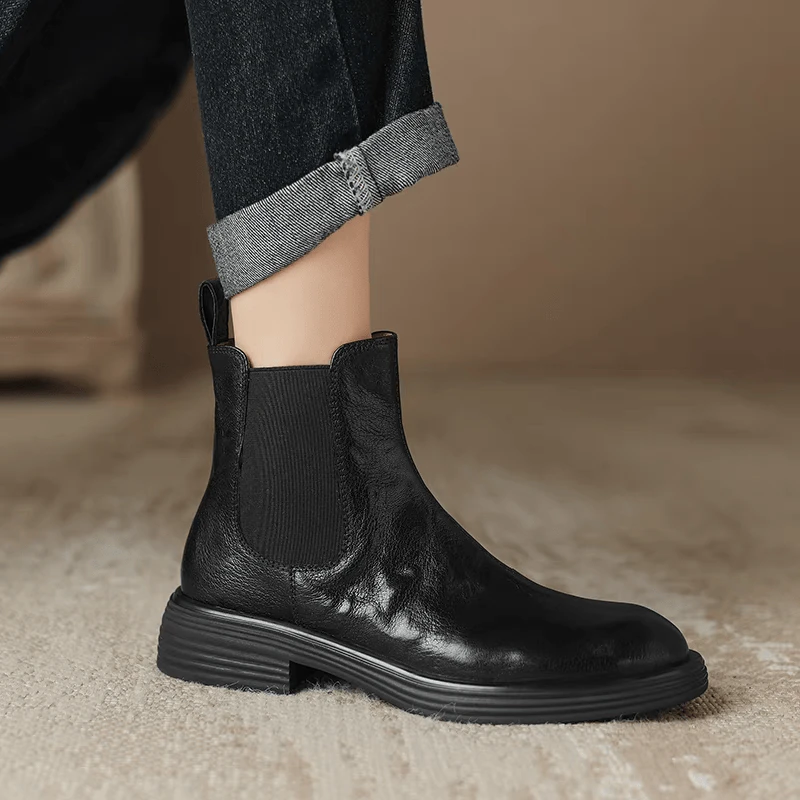 真皮网红爆款小短靴女平底2025冬季新款单靴厚底低跟加绒切尔西靴