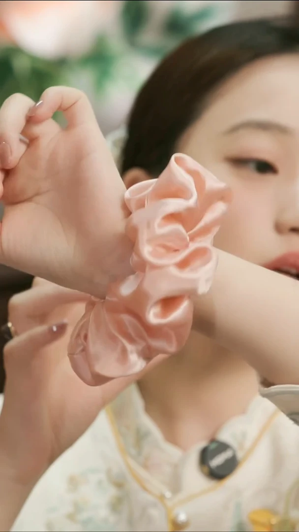 刺绣湘传礼桑蚕丝发圈珊瑚粉