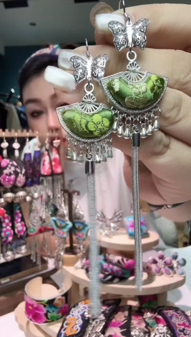 刺绣纯手工苗绣非遗耳环