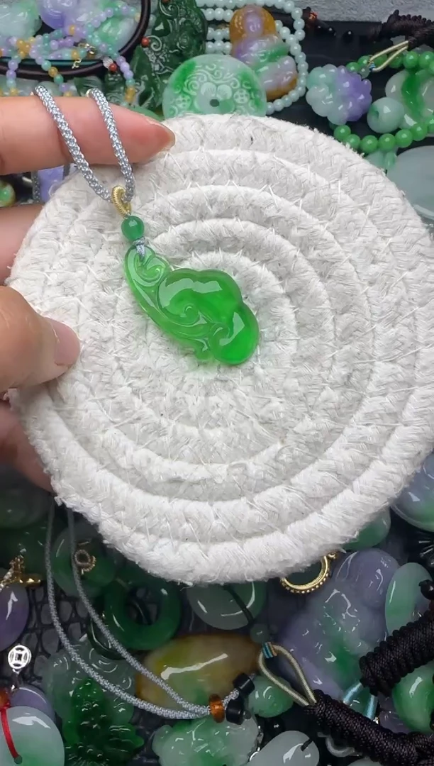 颈饰未镶嵌翡翠缅甸翡翠吊坠