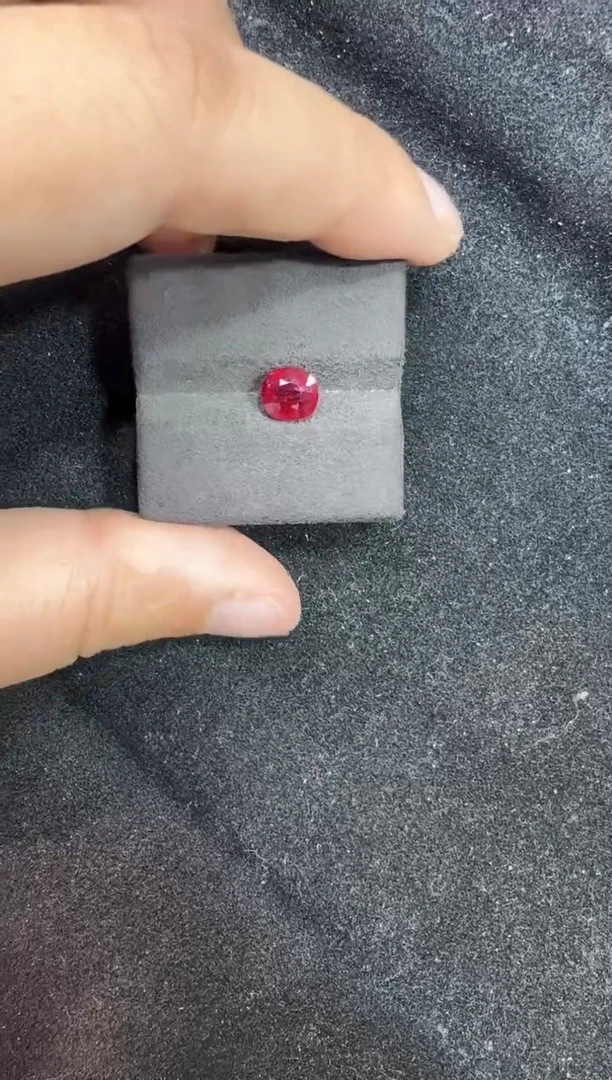 未镶嵌定制定制红宝石2.01克拉无烧鸽血红吉尔德天然