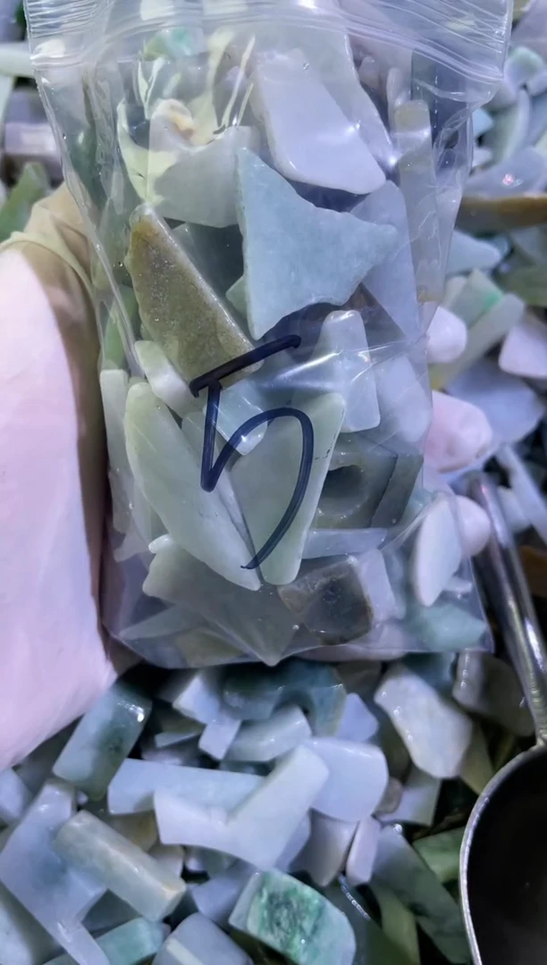 【闪购商品】翡翠颈饰未镶嵌天然翡翠中号500克5